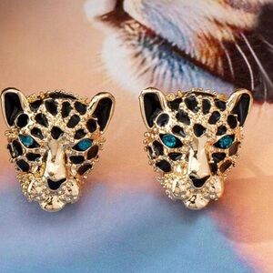 ✨ Leopard Head Stud Earrings with Black Spots and Teal Eyes